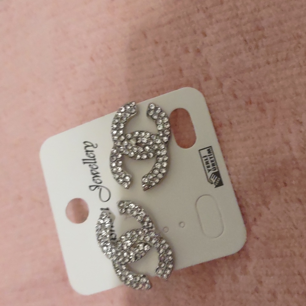Unbranded fashion earrings